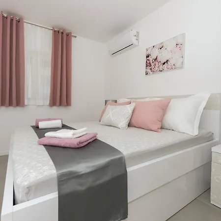 Olena Apartament